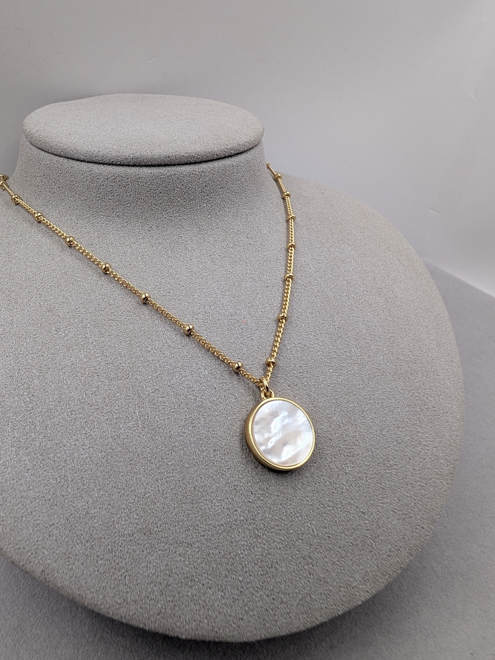 Madewell Mother of Pearl Disc Pendant Gold Necklace NL488 | M299